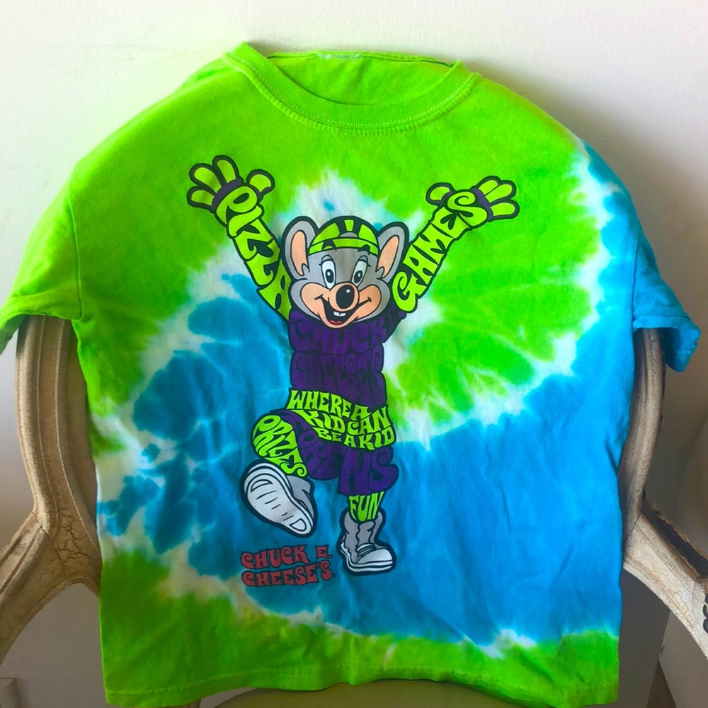 CHUCK E. CHEESE’S Tie-Dye Kids T-Shirt / Has Minor Stain On Shirt / Size:M